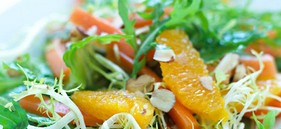 Salat med gulerødder og appelsin